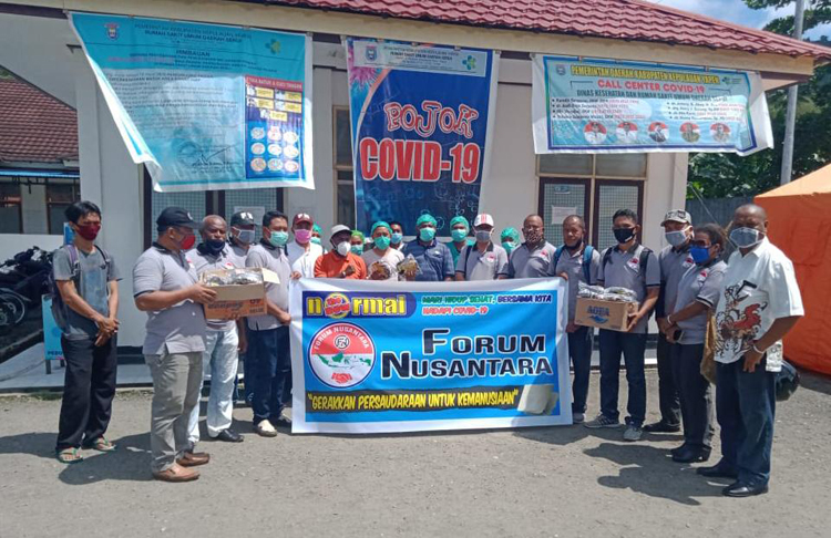 Tekan Penyebaran Corona, Forum Nusantara Yapen Salurkan Bantuan Ratusan Masker Bagi Tim Medis RSUD Yapen Dan Masyarakat