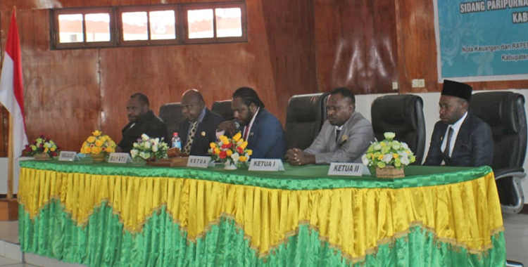 Ketua DPRD  Arson Wanimbo Tolak Vaksin virus Corona Masuk di daerah Tolikara