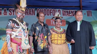 Melalui Prosesi Adat, Richard Ohee Dikukuhkan Sebagai Ondofolo Waena