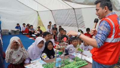 Berbagi Kebahagiaan Pegawai PLN Mengajar di Sekolah Darurat Gempa Cianjur