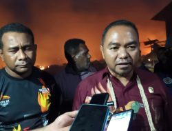 Pj Bupati Triwarno Purnomo Pantau Pemadaman Kebakaran di Pasar Baru Sentani