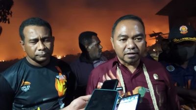 Pj Bupati Triwarno Purnomo Pantau Pemadaman Kebakaran di Pasar Baru Sentani