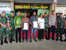 Pangdam Beri Penghargaan atas Dedikasi Dan Keberanian Pilot Papua di Kiwirok