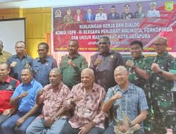 Kunjungan Kerja Yan Mandenas ke Kota Jayapura,  Prioritas Utama di Bidang Pendidikan dan Kesehatan di Papua