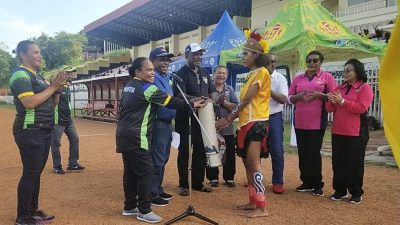 Turnamen Sepak Bola Wanita Anak Tabi Saireri di Gelar