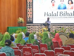 Buka Halal Bi Halal Organisasi Wanita Kota Jayapura, Frans Pekey : Pupuk terus semangat kebersamaan