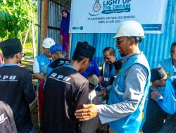 Serentak di 15 Lokasi, PLN UIW Papua dan Papua Barat Berikan Bantuan “Light Up The Dream”