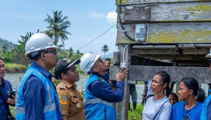 Light Up The Dream PLN, Wujudkan Mimpi 1.819 Penerima Manfaat Nikmati Sambungan Listrik Gratis di Tanah Papua