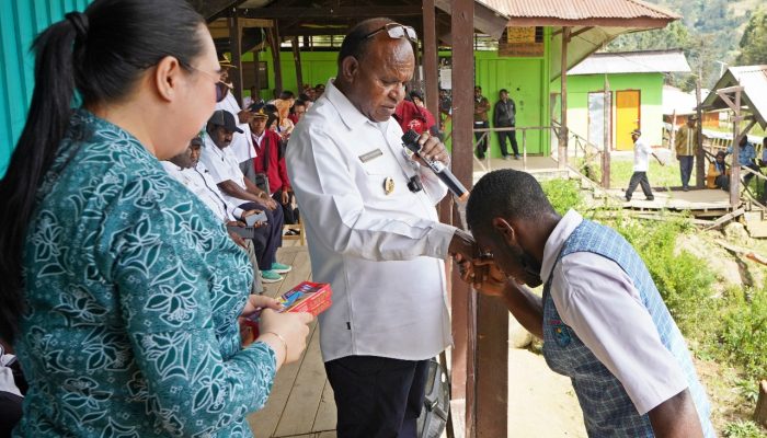 Ini Pesan Bupati Doren kepada Para siswa di Lanny Jaya