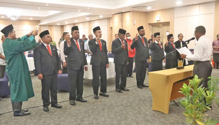 Pj Wali Kota Jayapura Kukuhkan Badan Permusyawaratan Kampung Tobati