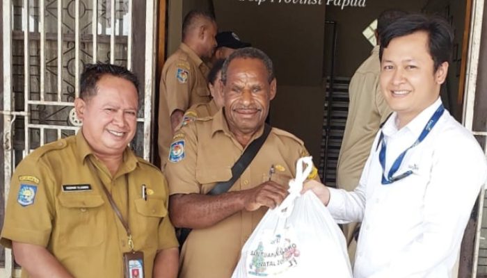 Sambut Natal, TASPEN Jayapura Bagikan 100 Paket Sembako Gratis