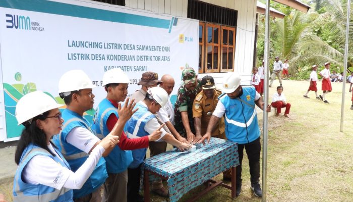 PLN Hadirkan Listrik Bersih, Dua Kampung di Kabupaten Sarmi  Tidak Lagi Gelap Gulita
