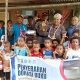 Kunjungi Kampung Bring, Sekda Hana dan Tim Colo Sagu Serahkan Bantuan Buku