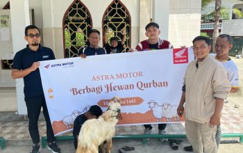 Astra Motor Papua Serahkan Empat Kambing Kurban saat Iduladha