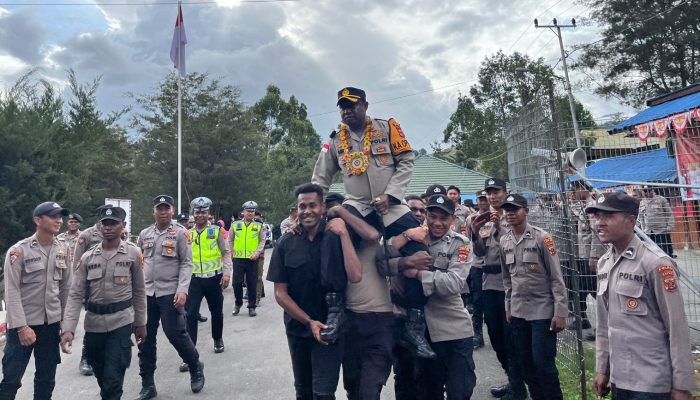 Isak Tangis Warnai Lepas Sambut Kapolres Lanny Jaya