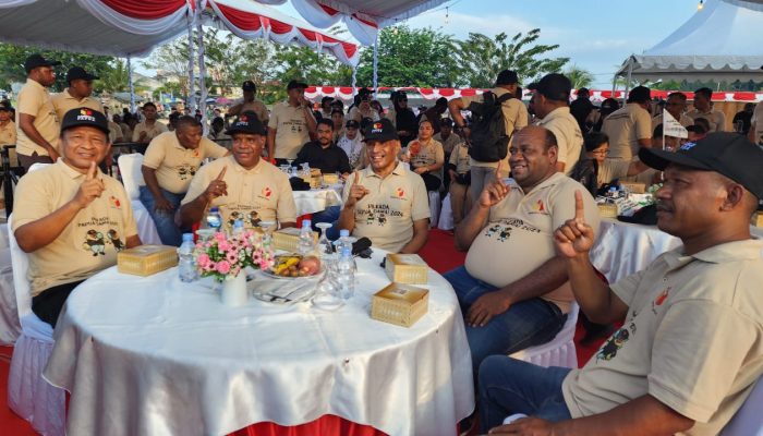 Hadir di Deklarasi Pilkada Damai, BTM-YB Dikawal Kaum Ibu-Ibu