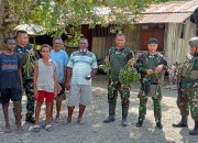 Wadansatgas Yonif 512/QY Turun Langsung Bantu Masyarakat Senggi Panen Pinang