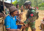 Satgas Yonif 512/QY Aktif Melaksanakan Pengecekan Kesehatan untuk Memastikan Masyarakat Sehat