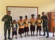 Tingkatkan Budaya Literasi, Satgas Yonif 512/QY Bantu Mengajar di SD Inpres Towe Hitam