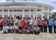 Melepas 20 Mahasiswa Baru Putra Putri Daerah Kuliah di STKIP SURYA Bandung, Ini Pesan Pj Bupati Lanny Jaya Alpius Yigibalom