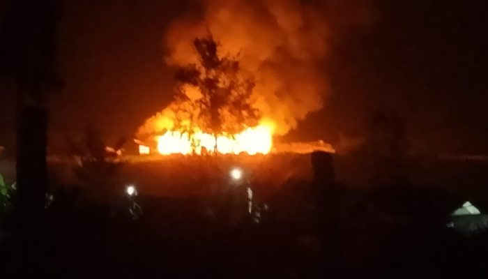 Duka di Sinak, Aksi Teror Tembakan dan Pembakaran Gedung Sekolah