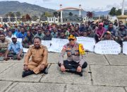 Temui Pendemo, Pj Bupati Lanny Jaya, Alpius Yigibalom Terima Tujuh Pernyataan Sikap