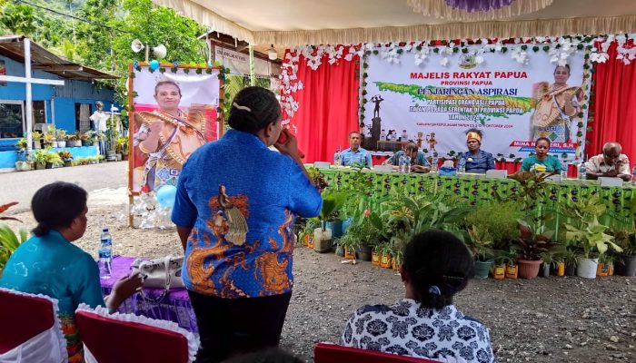 Pilkada 2024, Mina Numberi Anggota MRP Pokja Perempuan Jaring Aspirasi OAP Di Serui