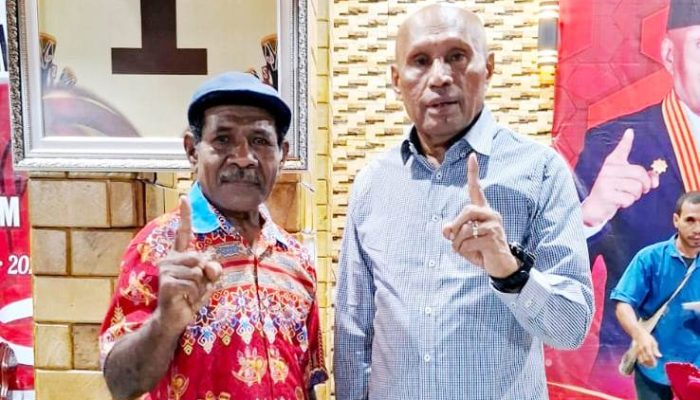 Seniman Asal Papua Hans Sroyer Ciptakan Lagu Untuk Paslon BTM-YB Dengan Judul Pilih Nomor 1