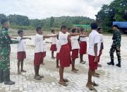 Tanamkan Kedisiplinan Sejak Dini, Satgas Yonif 512/QY Latihkan PBB bagi Siswa di Wilayah Perbatasan