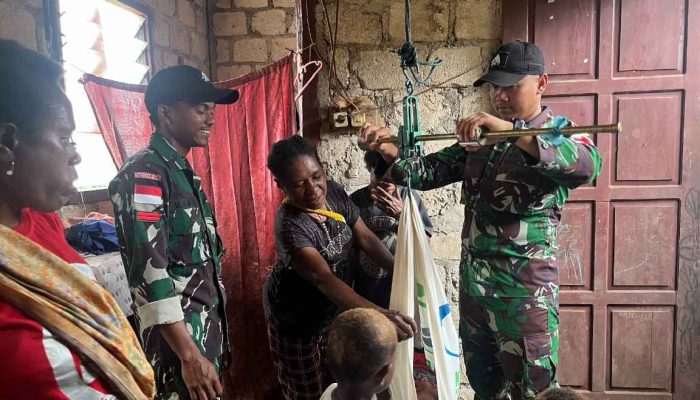 Peduli Kesehatan Balita, Satgas Yonif 512/QY Gelar Posyandu bersama Puskesmas Yaffi di Perbatasan