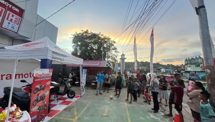 “Tendangan Berhadiah”, Showroom event menarik khas Astra Motor Sorong