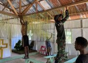 Bangun Toleransi Jelang Perayaan Natal, Satgas TNI Percantik Gereja S.T. Yohanes Kampung Tatakra Keerom