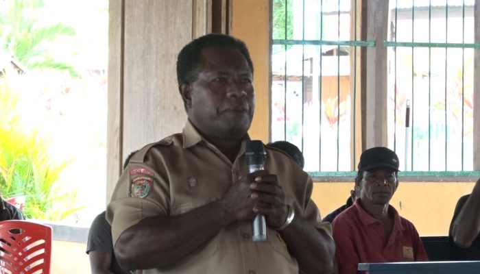 Pembina Karang Taruna Kampung Ongan Jaya, Adam Korneles Saiman