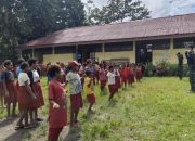 Ceria Bersama dengan Senam Pagi, Satgas Yonif 512/QY Tumbuhkan Semangat Berolahraga Sejak Dini