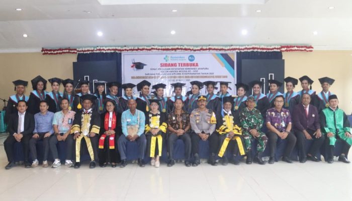 Hadiri Wisuda 38 Wisudawan Wisudawati Poltekes, Ini pesan Wabup Yapen Roi Palunga