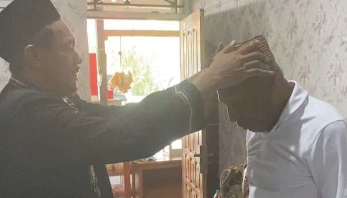 Kopiah Gus Dur untuk BTM: Sebuah Amanah untuk Menjaga Papua