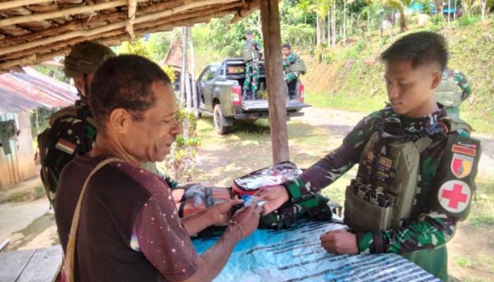 Antara Tugas dan Kemanusiaan, Satgas Yonif 512/QY Pastikan Warga Tidak Terlupakan