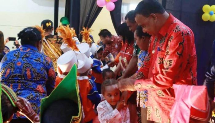 Hadiri Penamatan Dan Perpisahan Murid TK Pembina Serui, Bupati Yapen Benyamin Arisoy : Ini Langah Awal Menepuh Pendidikan