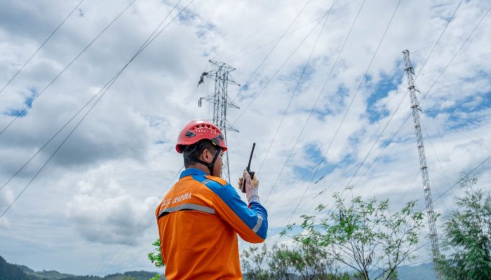 PLN Berhasil Pulihkan 100% Kelistrikan Jayapura, Seluruh Pelanggan Kembali Menyala