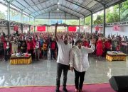 Disambut Ribuan Warga Yapen, BTM Komit Jaga Harga Diri Orang Saireri