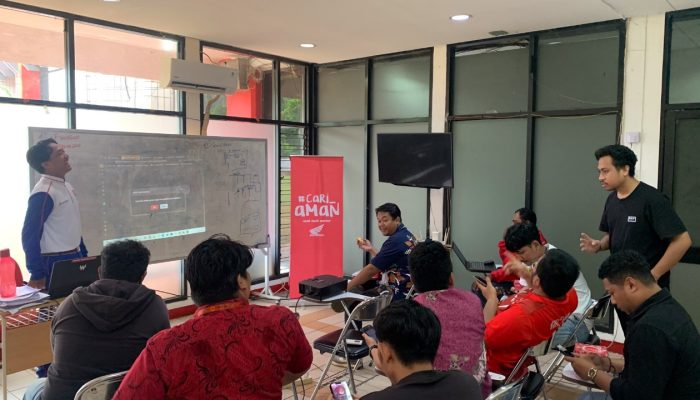 Teknisi Telkom Akses Ikuti Edukasi Safety Riding dari Astra Motor Papua