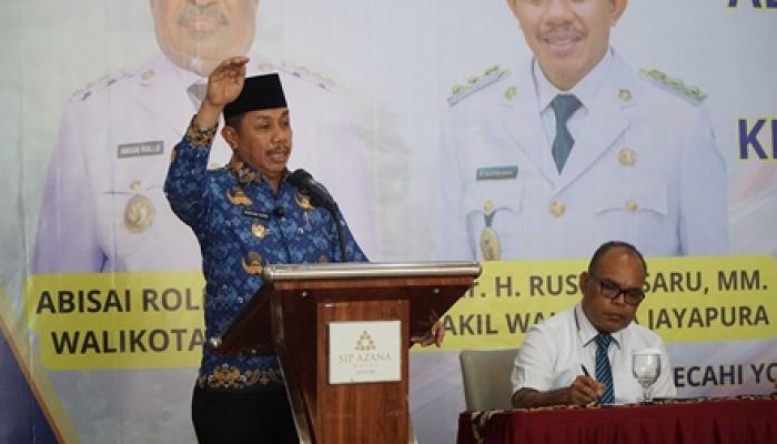 Pemkot Jayapura Gelar Bimtek Adminduk, Rustan Saru Tekankan Pelayanan Gratis dan Cepat