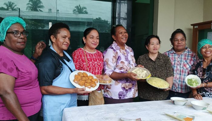 Poltekkes Jayapura Latih Jemaat GKI Martin Luther Sentani Olah Pangan Lokal Bernilai Ekonomi