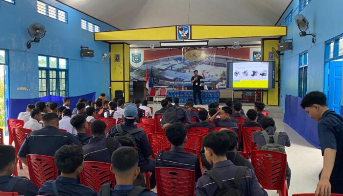 Astra Motor Papua Perkenalkan PGM-FI ke Siswa SMKN 1 Aimas