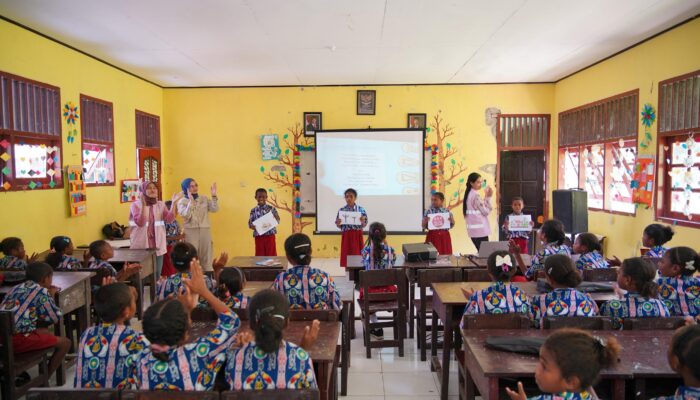 PLN Bangun Pojok Baca di 16 Sekolah Raja Ampat