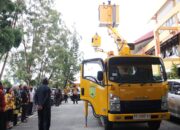 Pemerintah Kota Serahkan Mobil Hidrolik LPJU dan Dump Truck Satpol PP