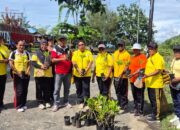 Gelar Kerja Bakti, Distrik Heram Tanam Puluhan Koker Bunga Puring