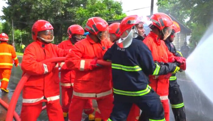 Pertamina Simulasikan Truk Pengangkut Bahan Bakar Terbakar di Ruas Jalur Sentani Jayapura