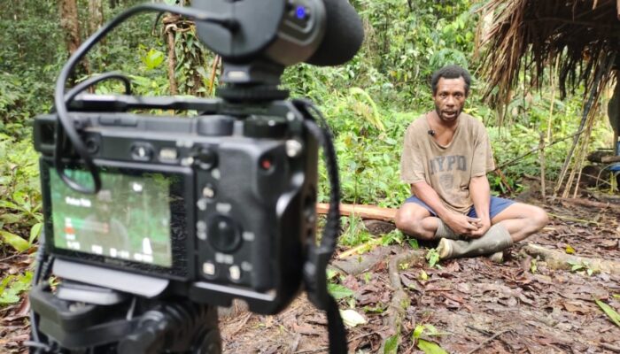 Menjaga Hutan, Suku Elseng Ditinggalkan Pembangunan