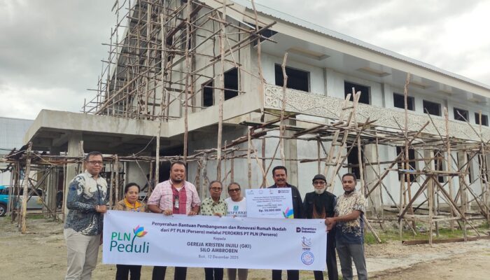 Perokris PLN Berbagi Kasih Natal Ke 6 Gereja di Tanah Papua